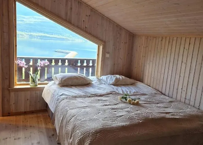 Koselig Overnattingssted Med Fjordutsikt